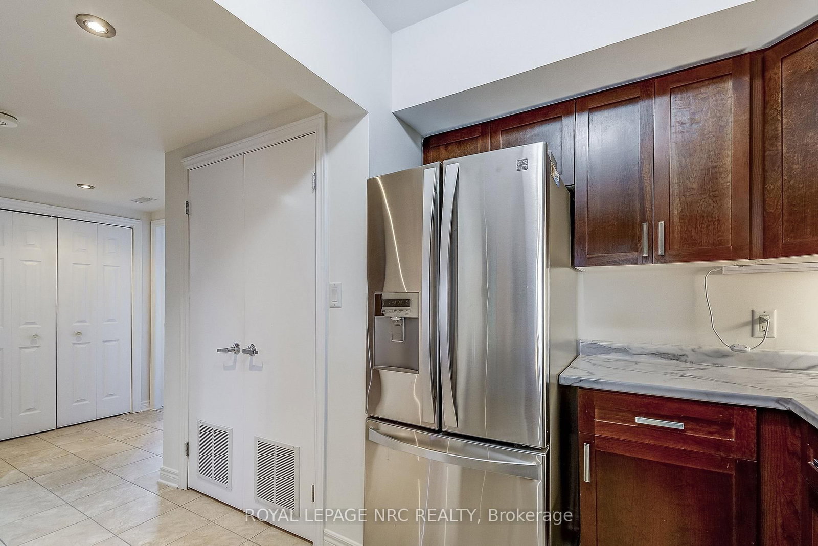 678 Line 2 Road, Unit 202 - Photo 16