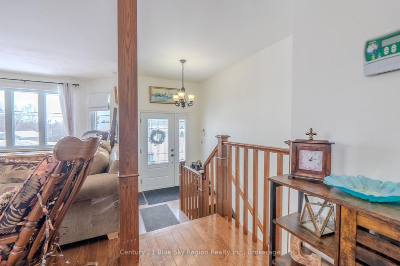 166 Carmichael Dr, North Bay, P1B 8G2 | Image 2