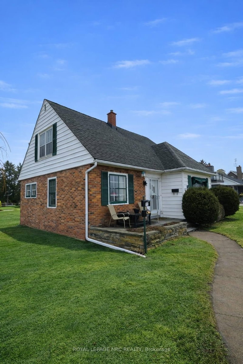 19 Lakeshore Rd, Port Colborne, L3K 2S2 | Image 2