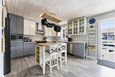 1091 Burgundy Lane — more photos