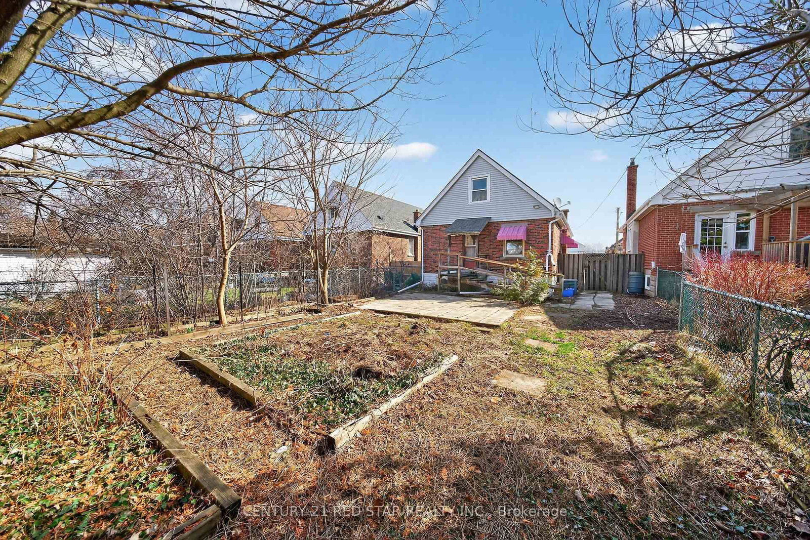 Detached House for sale at 210 Huxley Avenue, Hamilton, Ontario, L8K 2R3 - Delta - MLS: X12881052