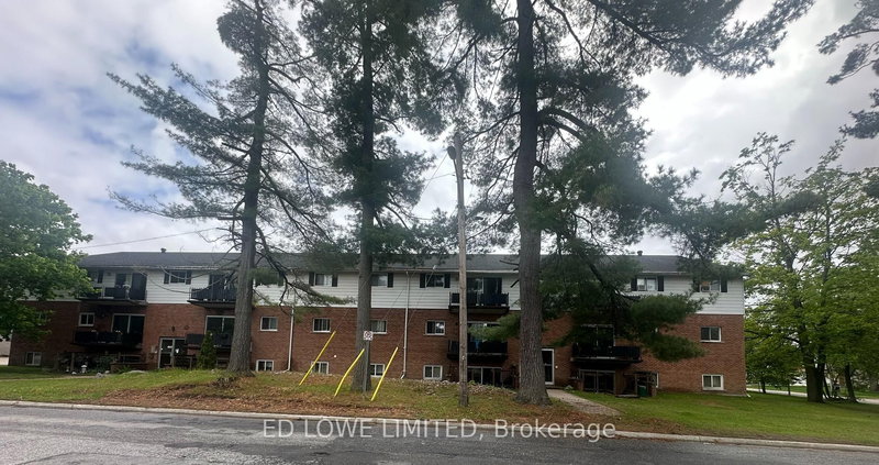 105 Winewood Ave W, Gravenhurst, P1P 1R9 | Image 2