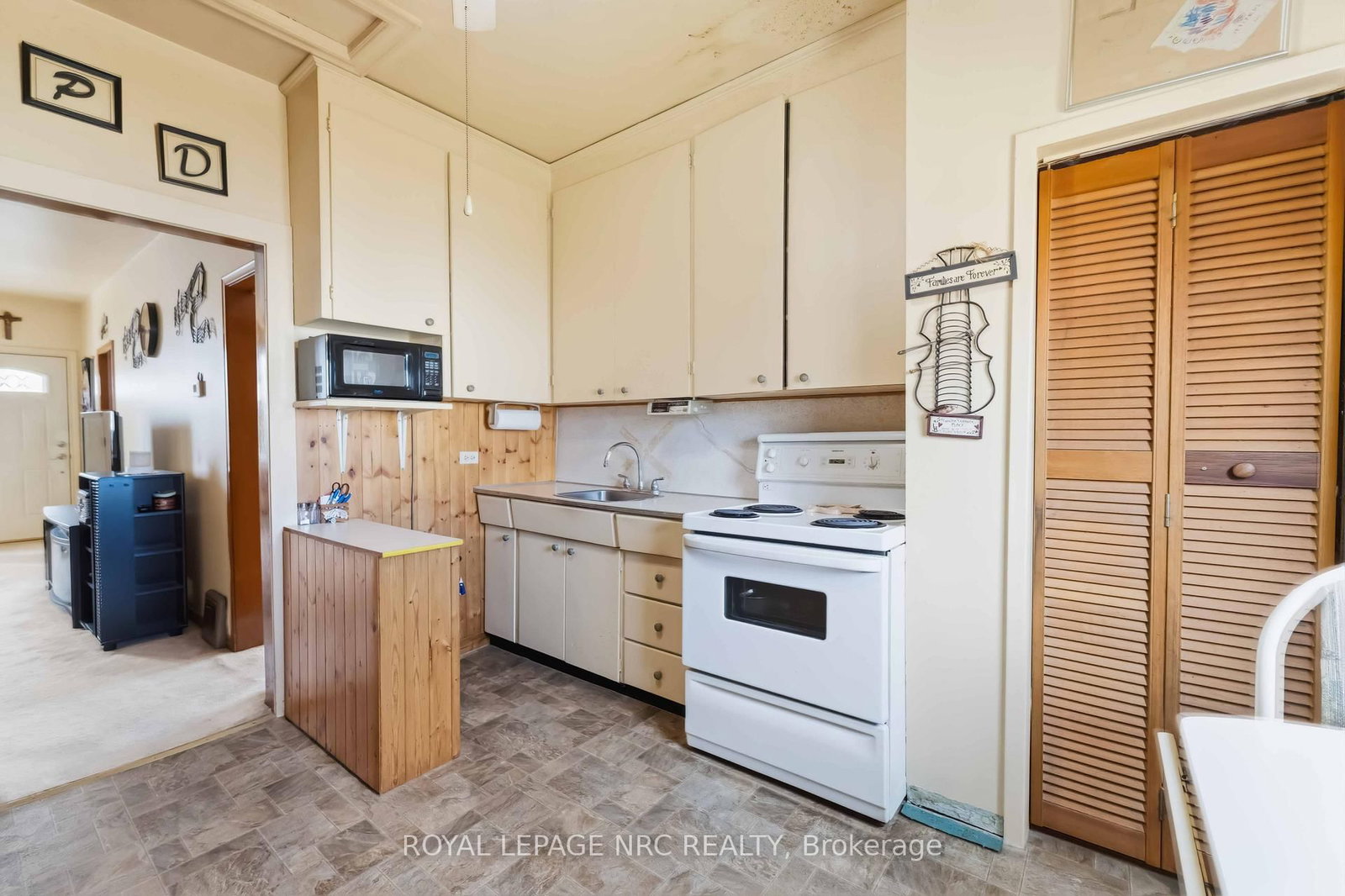 Detached House for sale at 421 Talbot Street, Hamilton, Ontario, L8H 6T6 - McQuesten - MLS: X12881158