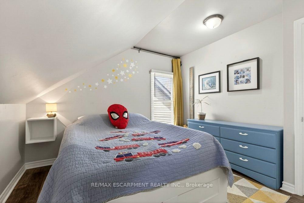 Detached House for sale at 13 Richmond Street, Hamilton, Ontario, L8P 4J3 - Kirkendall - MLS: X12881176