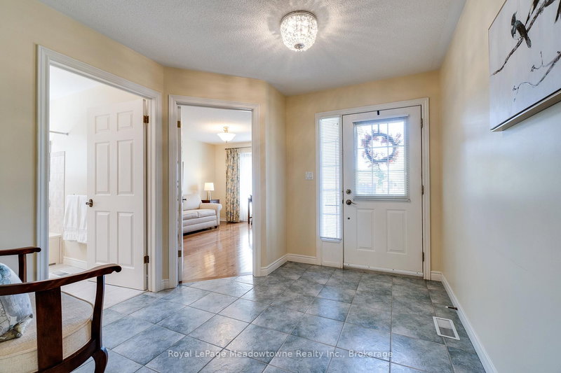 20 Arbordale Walk, Guelph, N1C 4X7 | Image 3