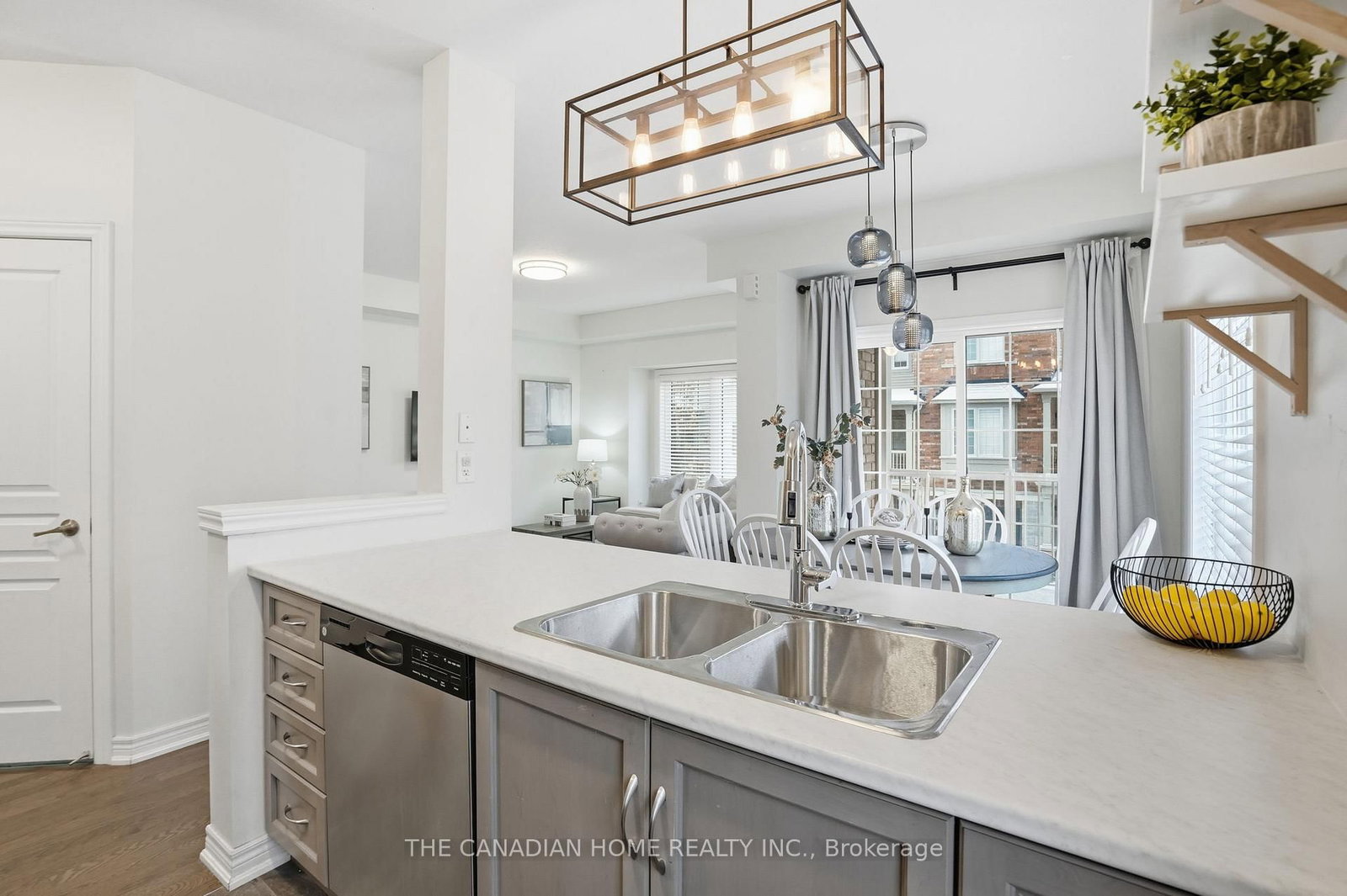 Townhouse for sale at 33-257 Parkside Drive, Hamilton, Ontario, L8B 0W5 - Waterdown - MLS: X12881278