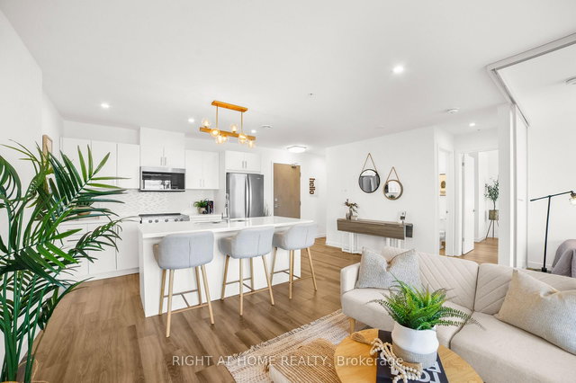 205 - 479 CHARLTON Avenue E