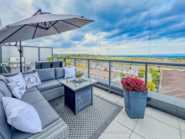 607 - 550 North Service Road