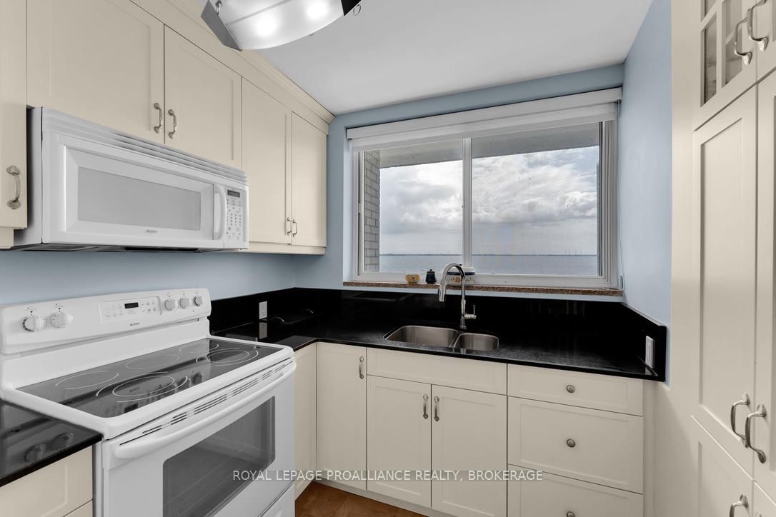 1 Mowat Avenue, Unit 604 - Photo 10