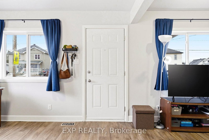 229 Fourth St W, Cornwall, K6J 2R9 | Image 2