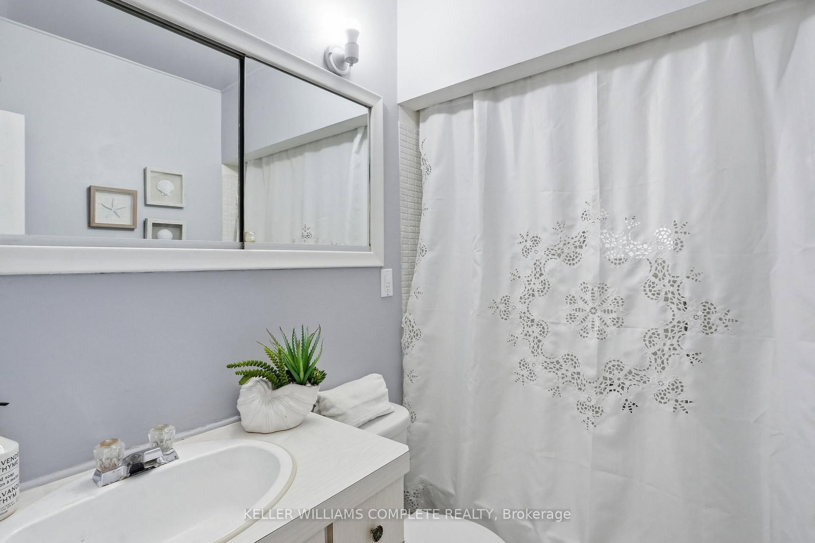 Detached House for sale at 7 West 1st Street, Hamilton, Ontario, L9C 3B5 - Bonnington - MLS: X12882018