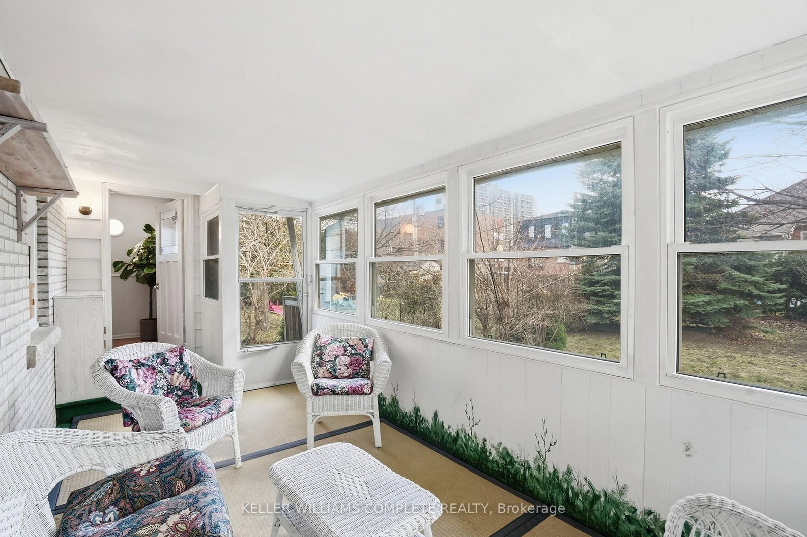 Detached House for sale at 7 West 1st Street, Hamilton, Ontario, L9C 3B5 - Bonnington - MLS: X12882018