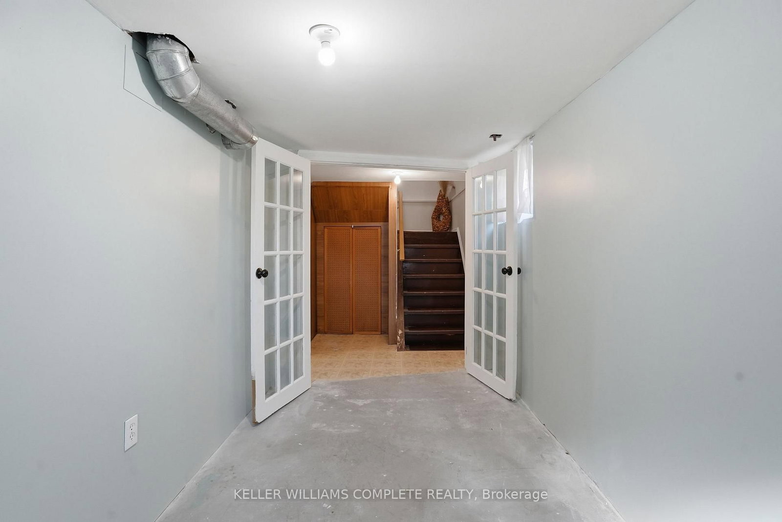 Detached House for sale at 7 West 1st Street, Hamilton, Ontario, L9C 3B5 - Bonnington - MLS: X12882018