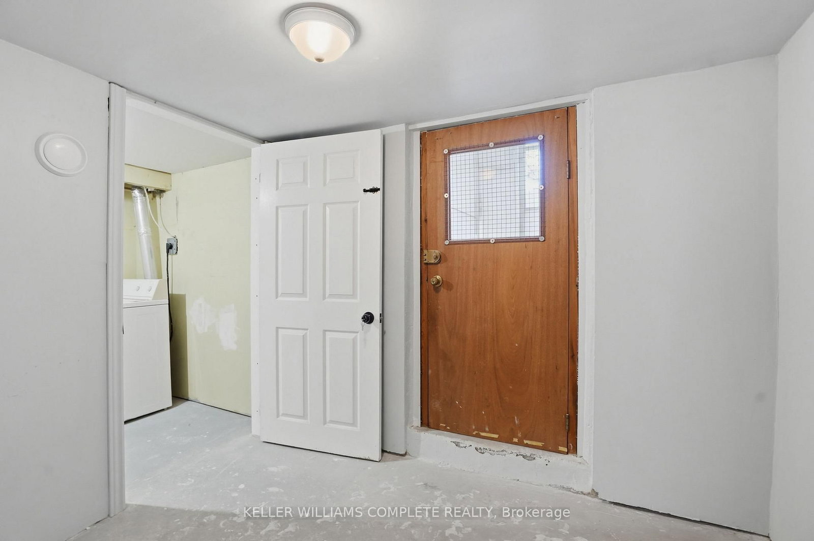 Detached House for sale at 7 West 1st Street, Hamilton, Ontario, L9C 3B5 - Bonnington - MLS: X12882018