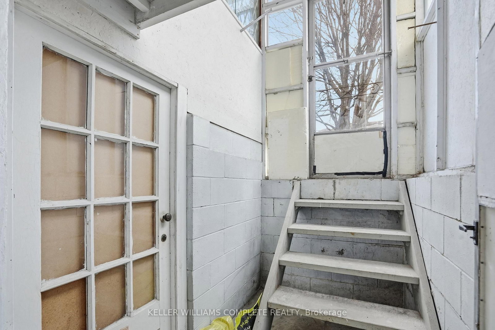 Detached House for sale at 7 West 1st Street, Hamilton, Ontario, L9C 3B5 - Bonnington - MLS: X12882018