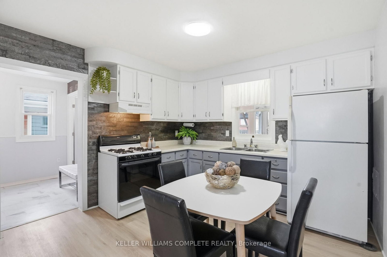 Detached House for sale at 7 West 1st Street, Hamilton, Ontario, L9C 3B5 - Bonnington - MLS: X12882018