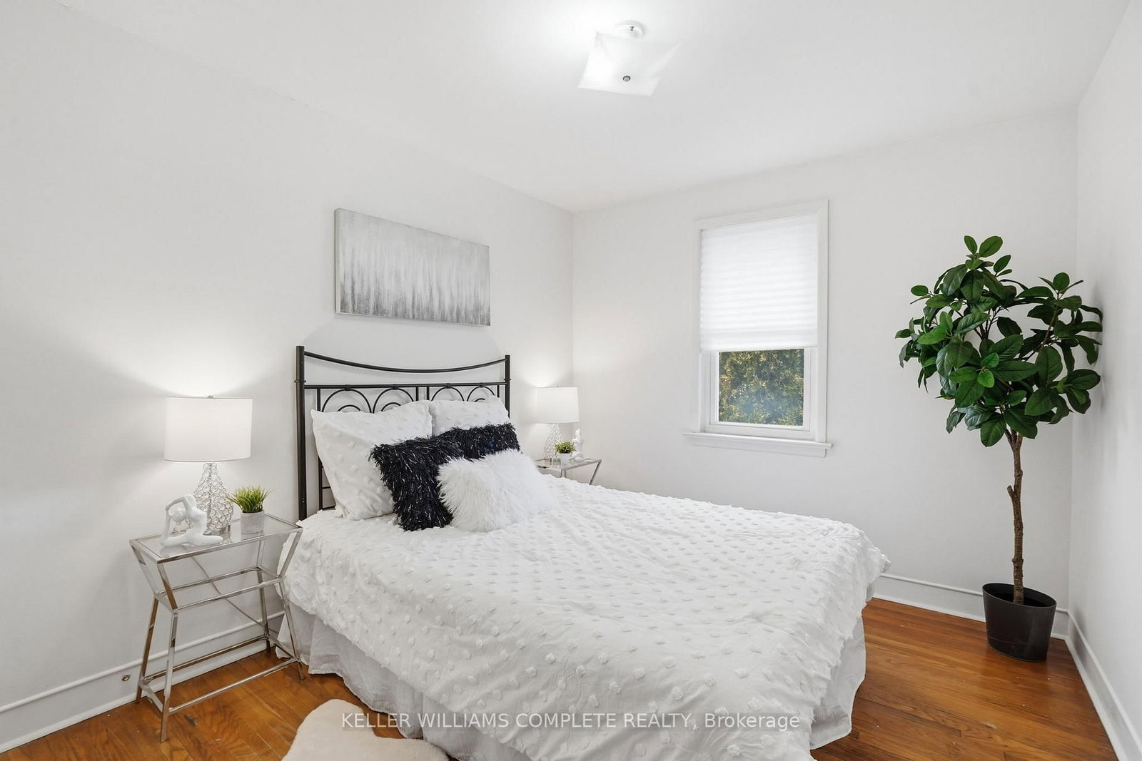 Detached House for sale at 7 West 1st Street, Hamilton, Ontario, L9C 3B5 - Bonnington - MLS: X12882018