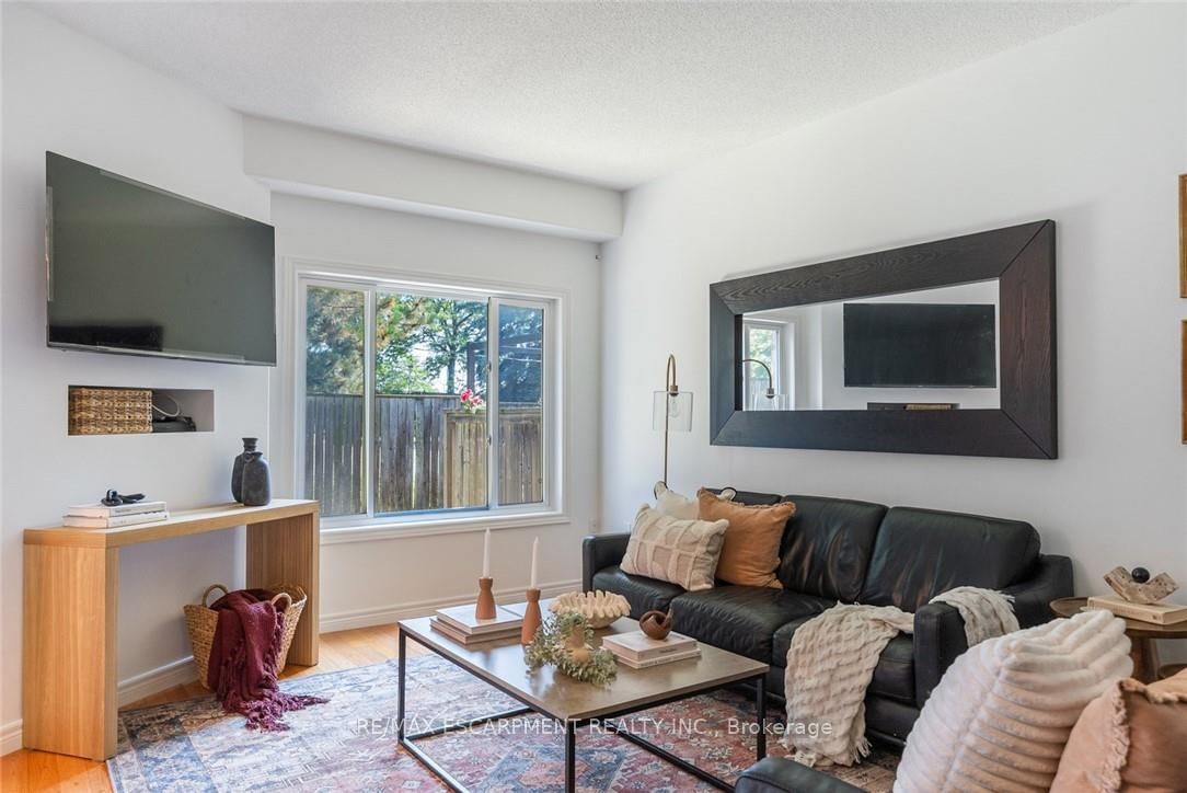 Townhouse for sale at 4-10 Liddycoat Lane, Hamilton, Ontario, L9G 0A7 - Ancaster - MLS: X12882648