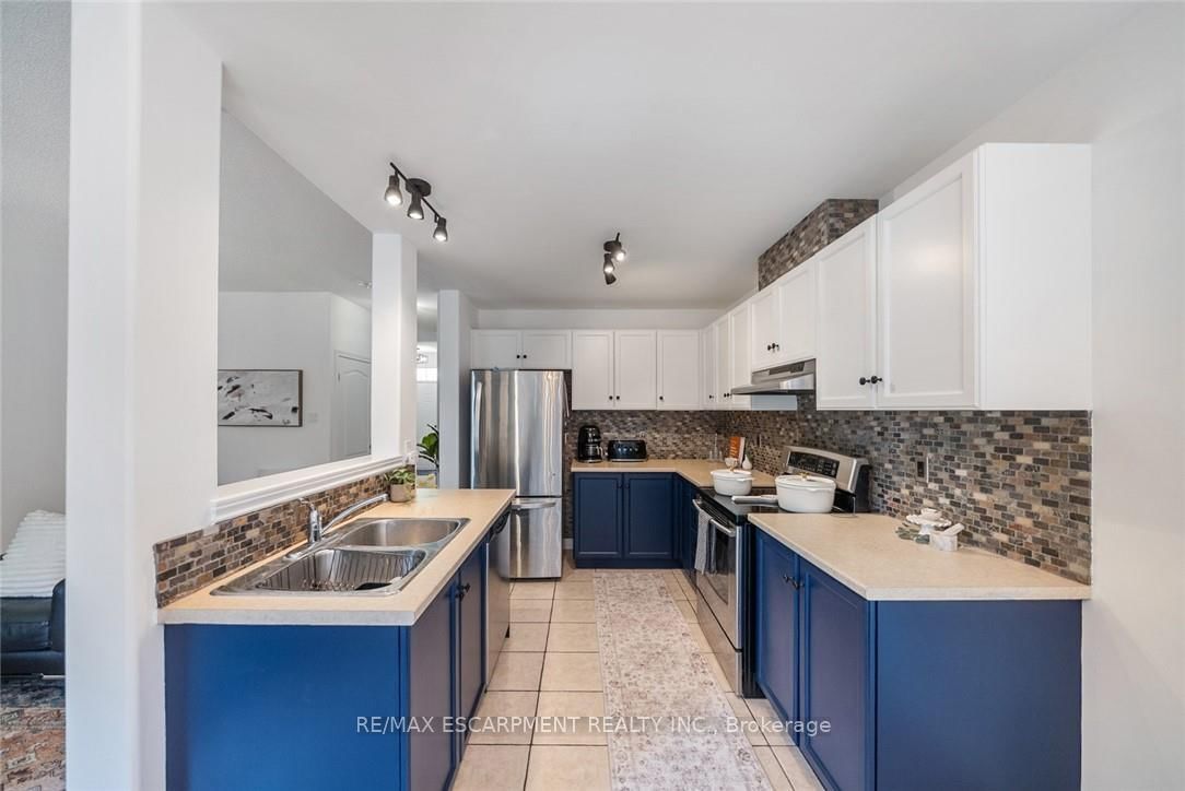 Townhouse for sale at 4-10 Liddycoat Lane, Hamilton, Ontario, L9G 0A7 - Ancaster - MLS: X12882648