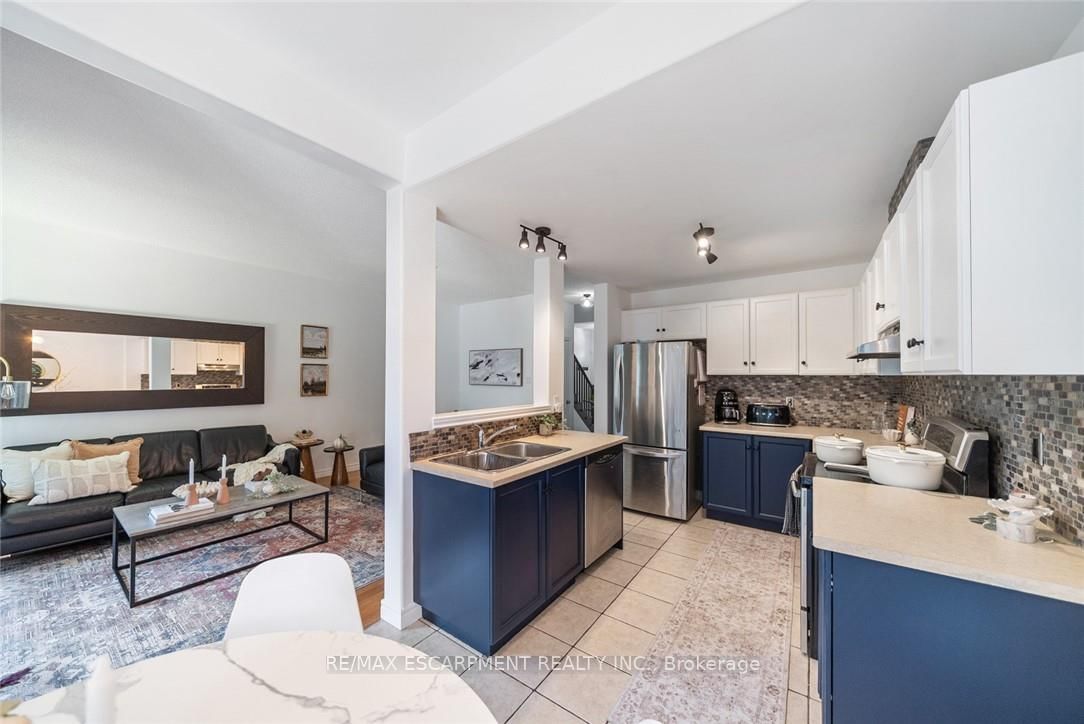 Townhouse for sale at 4-10 Liddycoat Lane, Hamilton, Ontario, L9G 0A7 - Ancaster - MLS: X12882648