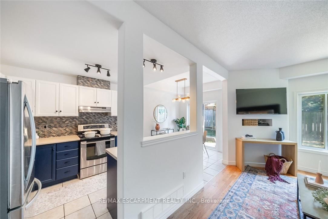 Townhouse for sale at 4-10 Liddycoat Lane, Hamilton, Ontario, L9G 0A7 - Ancaster - MLS: X12882648