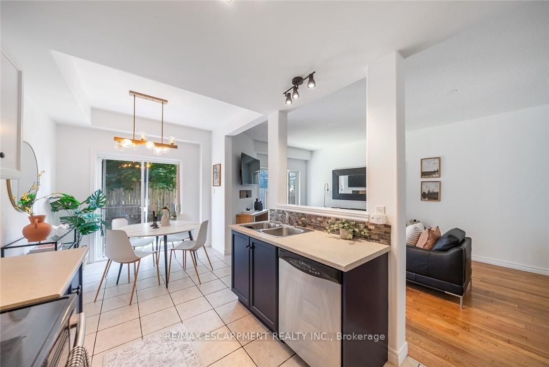 Townhouse for sale at 4-10 Liddycoat Lane, Hamilton, Ontario, L9G 0A7 - Ancaster - MLS: X12882648