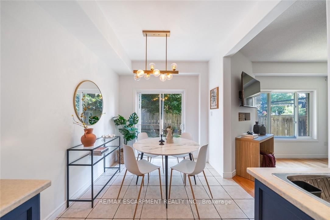 Townhouse for sale at 4-10 Liddycoat Lane, Hamilton, Ontario, L9G 0A7 - Ancaster - MLS: X12882648