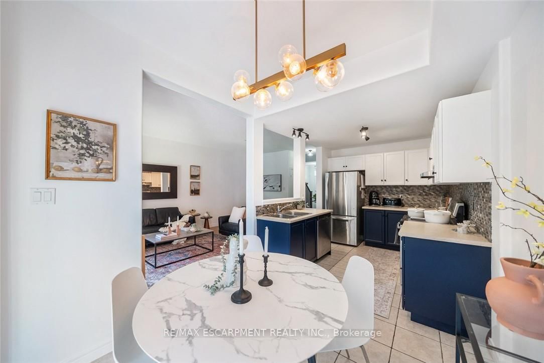 Townhouse for sale at 4-10 Liddycoat Lane, Hamilton, Ontario, L9G 0A7 - Ancaster - MLS: X12882648