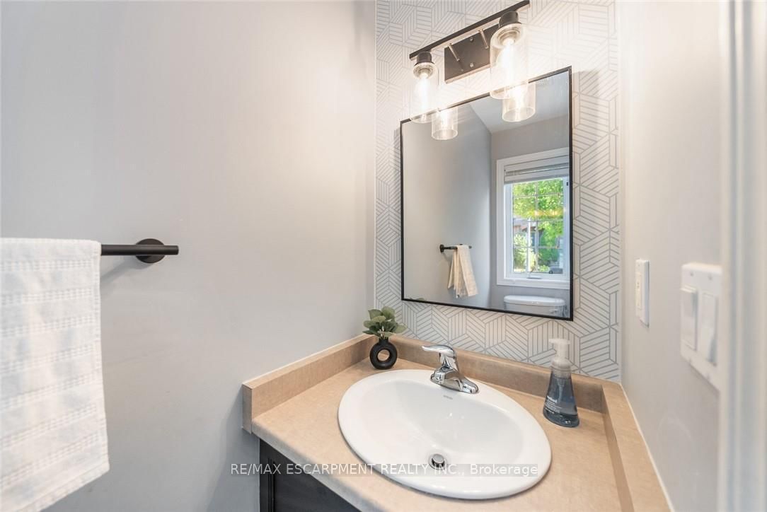 Townhouse for sale at 4-10 Liddycoat Lane, Hamilton, Ontario, L9G 0A7 - Ancaster - MLS: X12882648