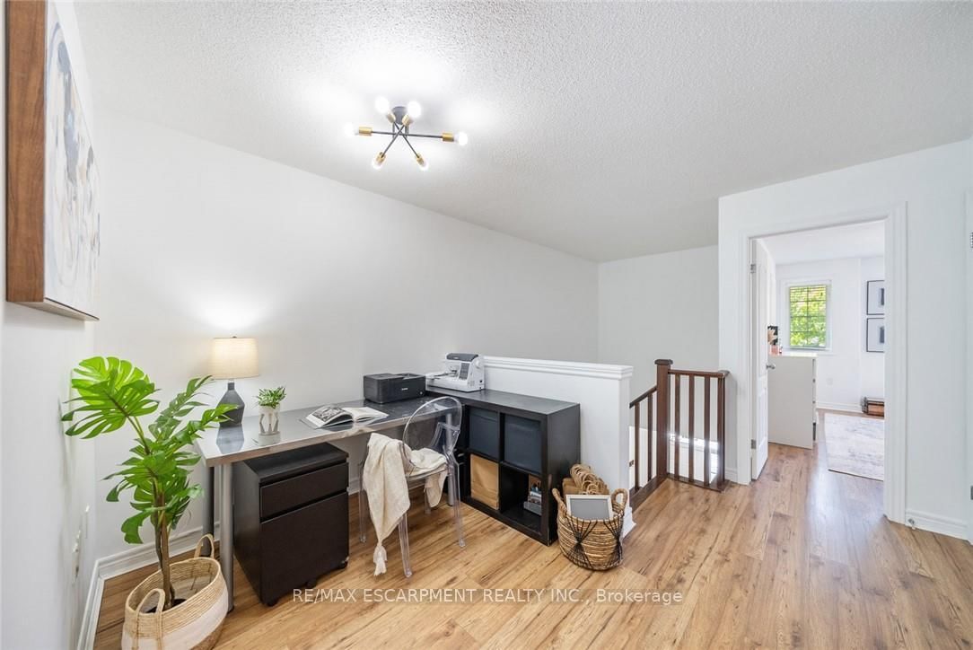 Townhouse for sale at 4-10 Liddycoat Lane, Hamilton, Ontario, L9G 0A7 - Ancaster - MLS: X12882648