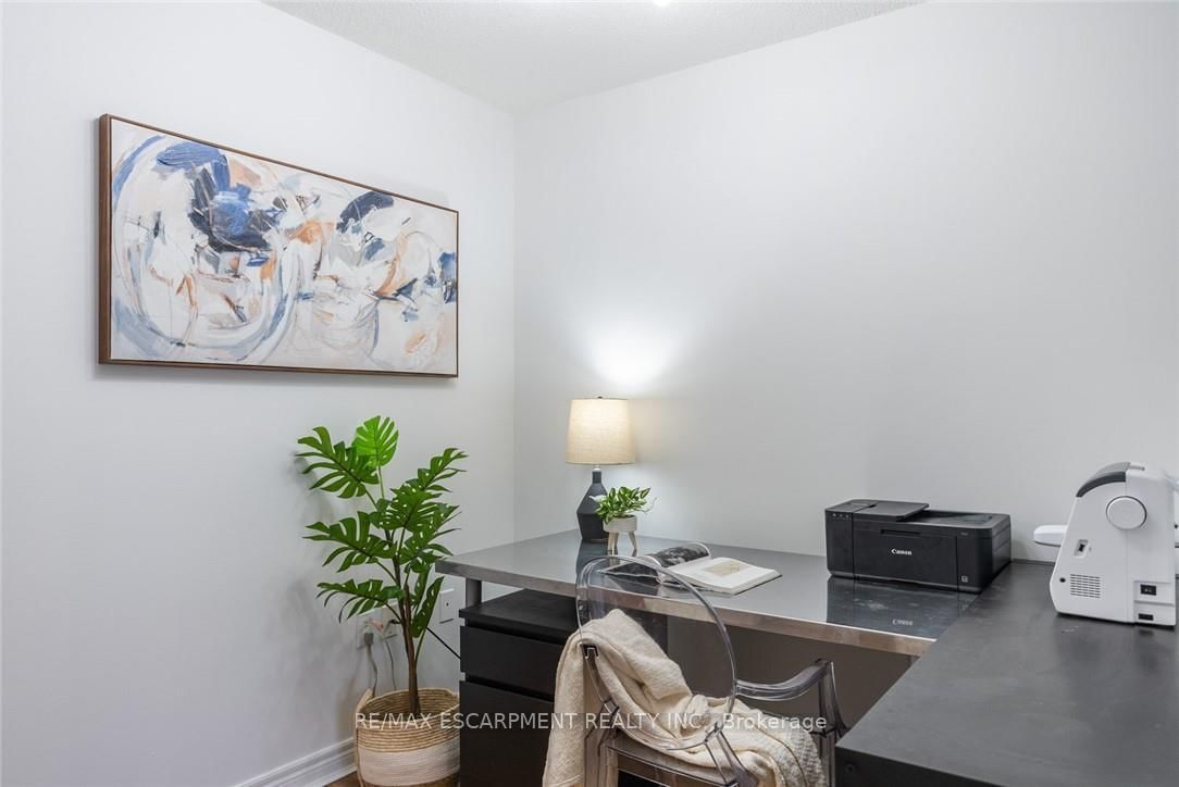 Townhouse for sale at 4-10 Liddycoat Lane, Hamilton, Ontario, L9G 0A7 - Ancaster - MLS: X12882648