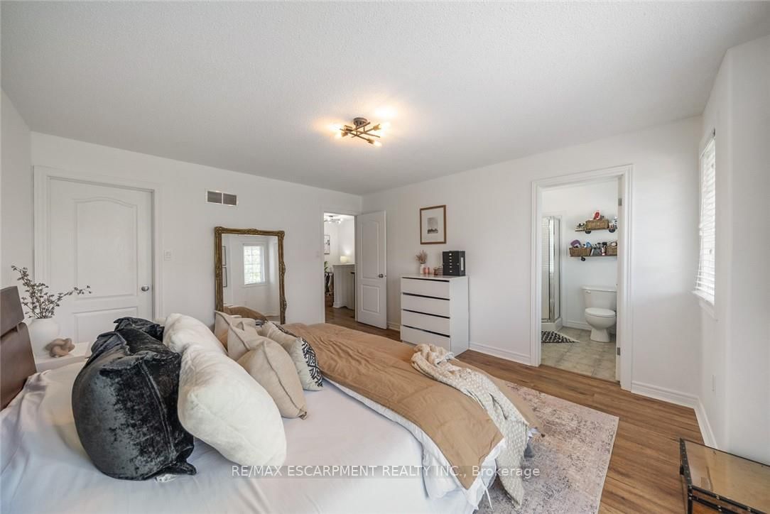 Townhouse for sale at 4-10 Liddycoat Lane, Hamilton, Ontario, L9G 0A7 - Ancaster - MLS: X12882648