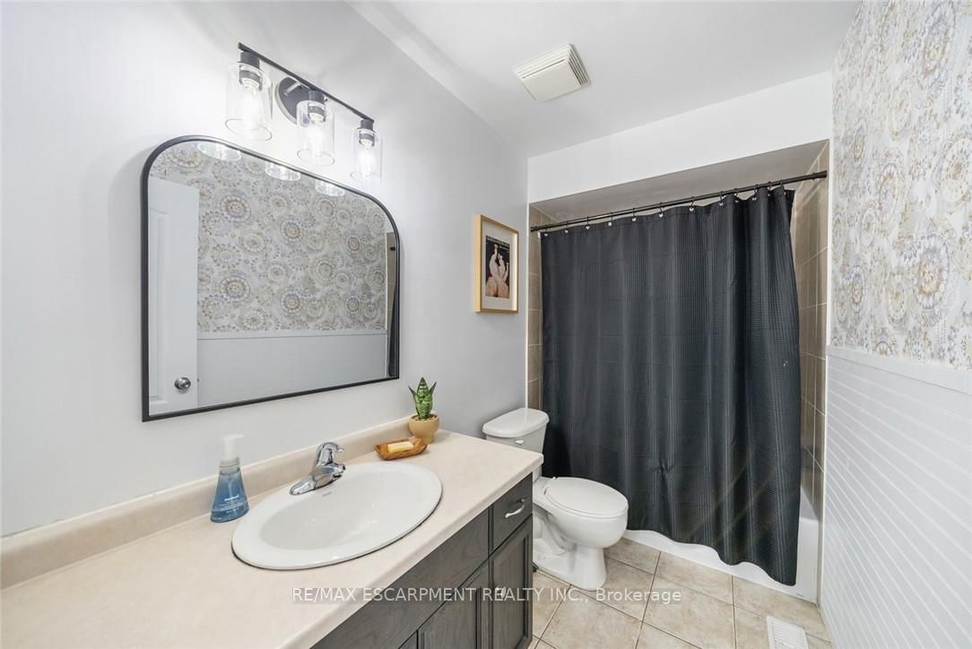 Townhouse for sale at 4-10 Liddycoat Lane, Hamilton, Ontario, L9G 0A7 - Ancaster - MLS: X12882648