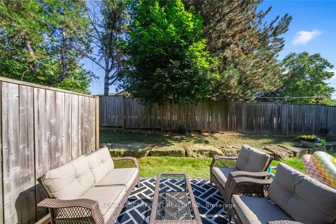 Townhouse for sale at 4-10 Liddycoat Lane, Hamilton, Ontario, L9G 0A7 - Ancaster - MLS: X12882648