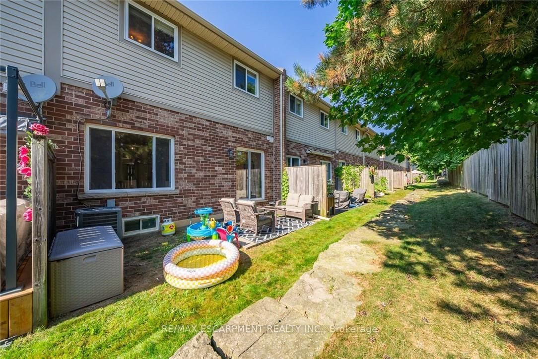 Townhouse for sale at 4-10 Liddycoat Lane, Hamilton, Ontario, L9G 0A7 - Ancaster - MLS: X12882648