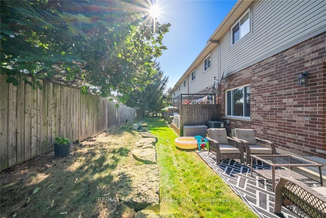 Townhouse for sale at 4-10 Liddycoat Lane, Hamilton, Ontario, L9G 0A7 - Ancaster - MLS: X12882648