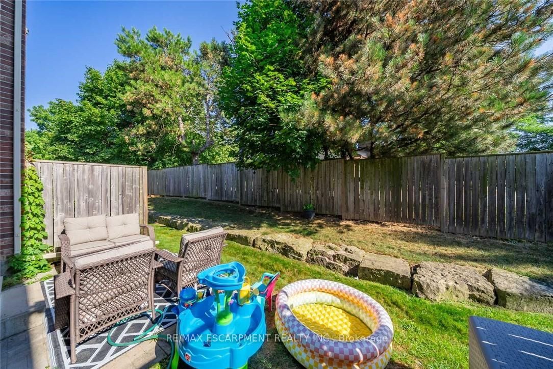 Townhouse for sale at 4-10 Liddycoat Lane, Hamilton, Ontario, L9G 0A7 - Ancaster - MLS: X12882648