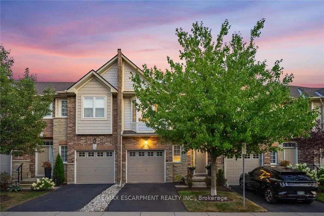 Townhouse for sale at 4-10 Liddycoat Lane, Hamilton, Ontario, L9G 0A7 - Ancaster - MLS: X12882648