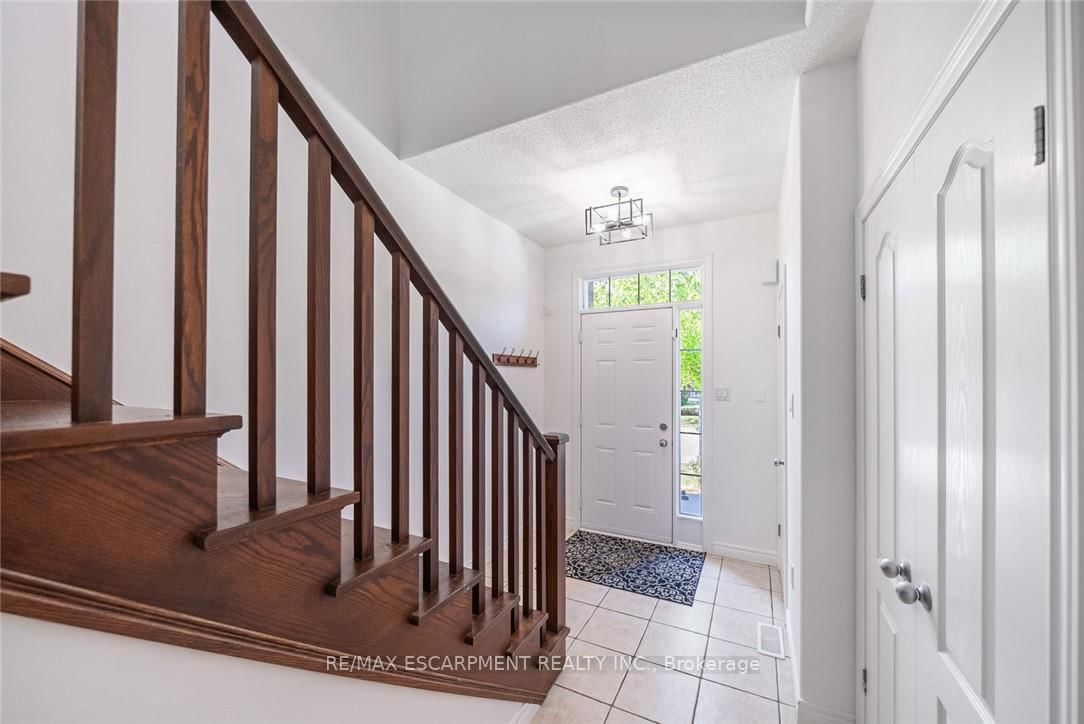 Townhouse for sale at 4-10 Liddycoat Lane, Hamilton, Ontario, L9G 0A7 - Ancaster - MLS: X12882648