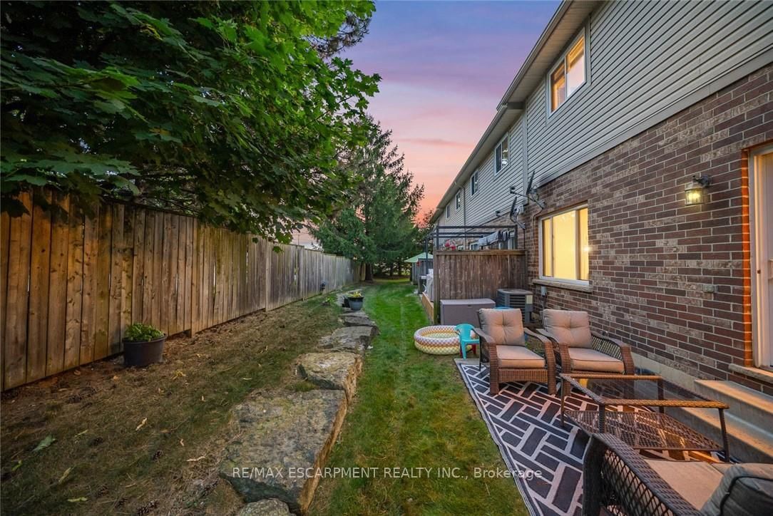 Townhouse for sale at 4-10 Liddycoat Lane, Hamilton, Ontario, L9G 0A7 - Ancaster - MLS: X12882648