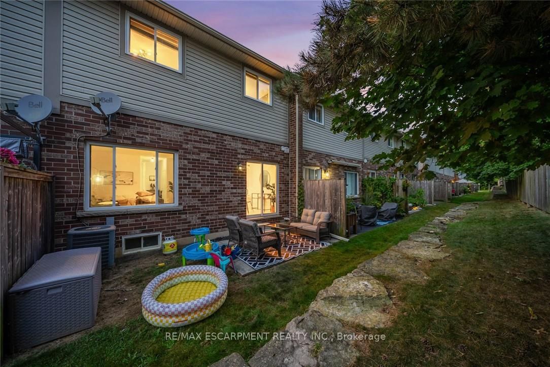 Townhouse for sale at 4-10 Liddycoat Lane, Hamilton, Ontario, L9G 0A7 - Ancaster - MLS: X12882648