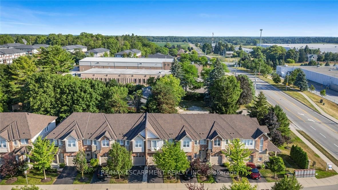 Townhouse for sale at 4-10 Liddycoat Lane, Hamilton, Ontario, L9G 0A7 - Ancaster - MLS: X12882648