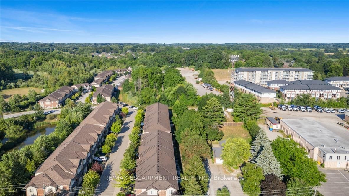 Townhouse for sale at 4-10 Liddycoat Lane, Hamilton, Ontario, L9G 0A7 - Ancaster - MLS: X12882648