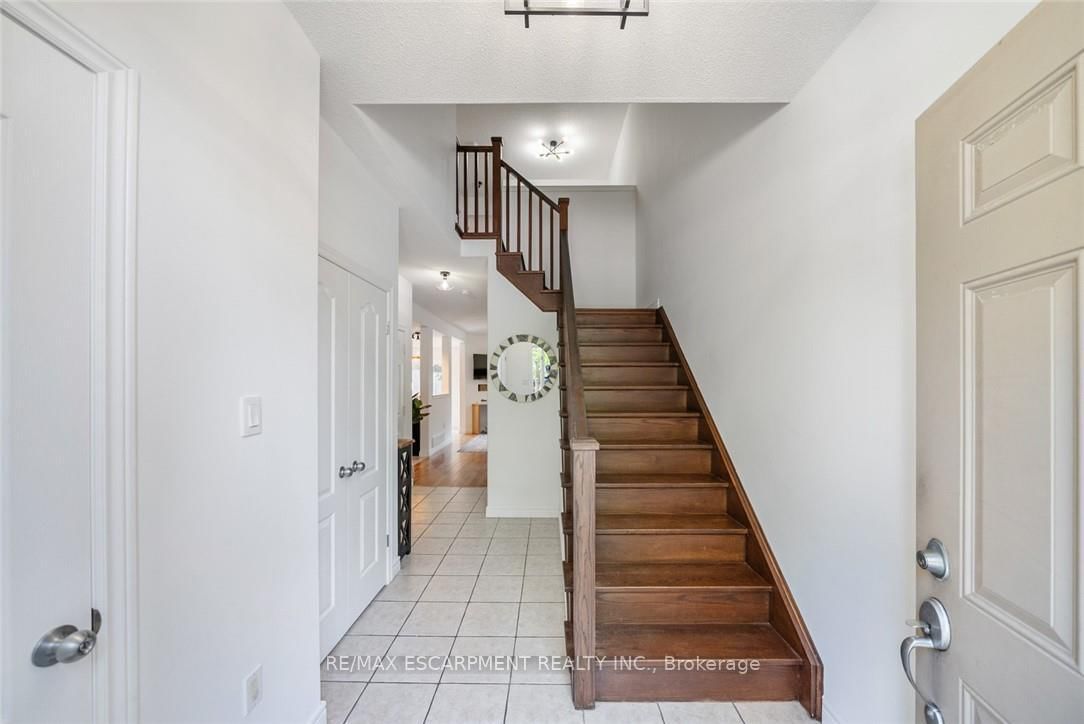 Townhouse for sale at 4-10 Liddycoat Lane, Hamilton, Ontario, L9G 0A7 - Ancaster - MLS: X12882648