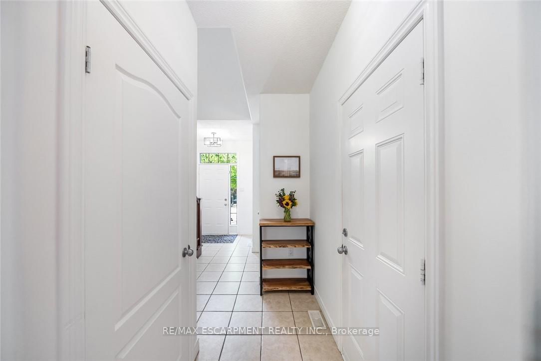 Townhouse for sale at 4-10 Liddycoat Lane, Hamilton, Ontario, L9G 0A7 - Ancaster - MLS: X12882648