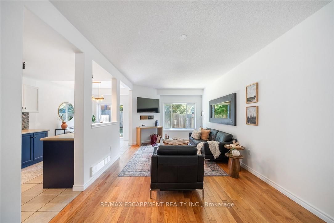 Townhouse for sale at 4-10 Liddycoat Lane, Hamilton, Ontario, L9G 0A7 - Ancaster - MLS: X12882648