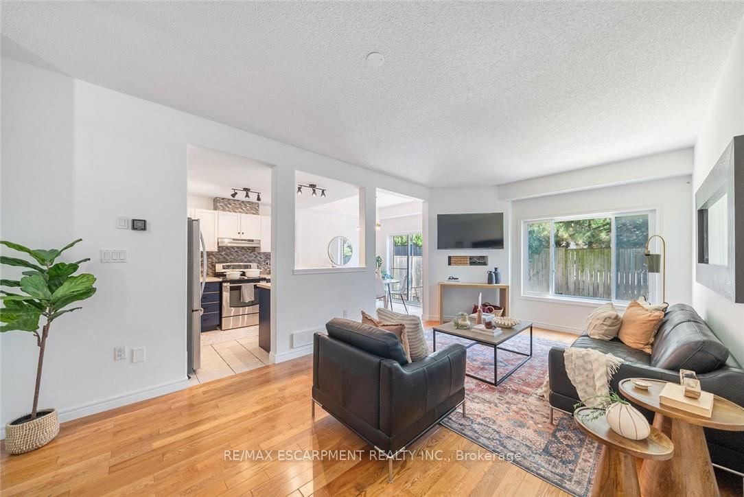 Townhouse for sale at 4-10 Liddycoat Lane, Hamilton, Ontario, L9G 0A7 - Ancaster - MLS: X12882648