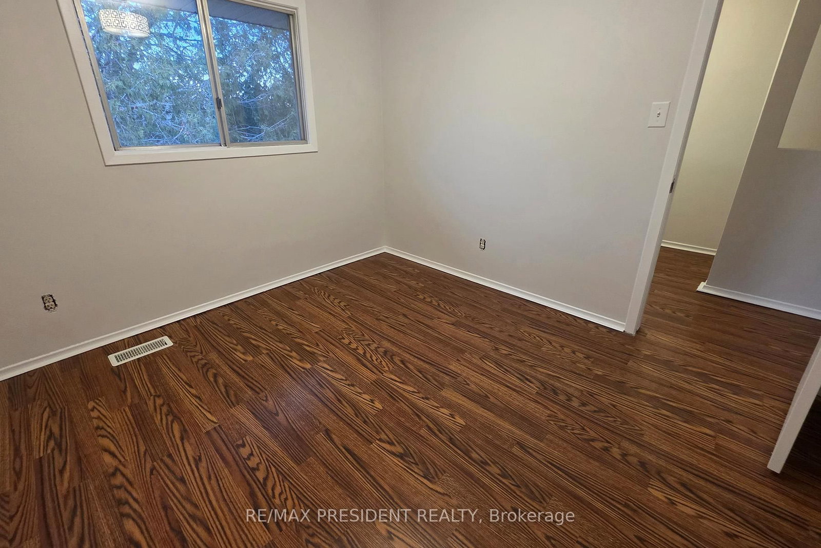 560 Brookhaven Crescent, Unit B - Photo 21
