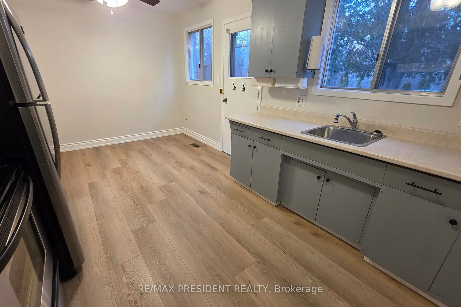 560 Brookhaven Crescent, Unit B - Photo 7