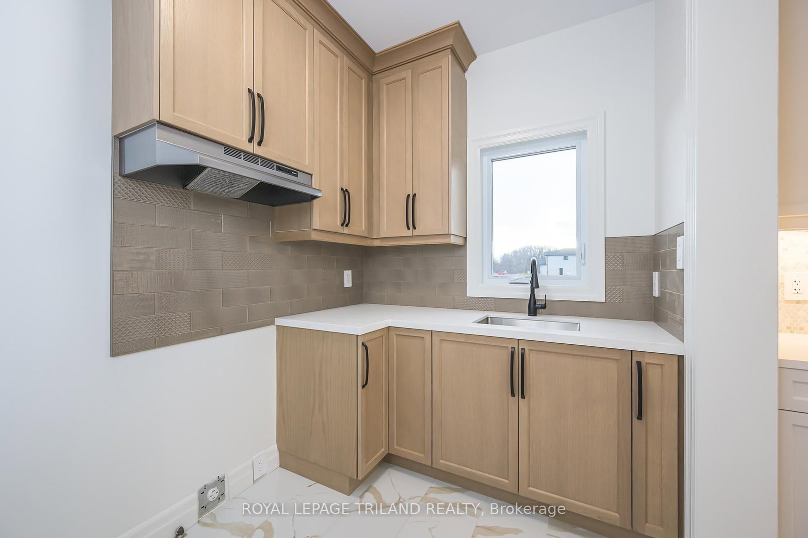 4211 LIBERTY Crossing • London South, ON photo 13